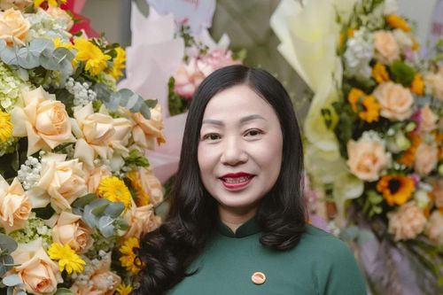 Bền bỉ gắn nghiên cứu khoa học với thực tiễn đào tạo giáo viên Hóa học