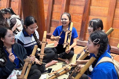 Đưa học sinh chạm vào di sản