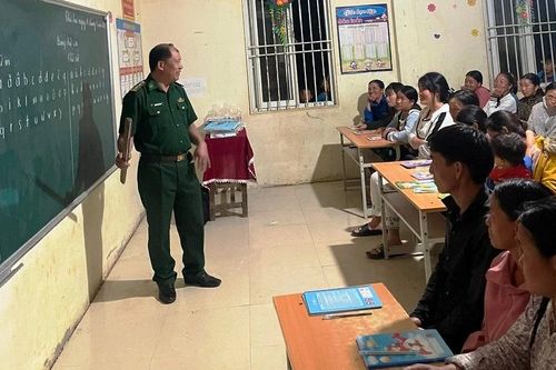 Xóa mù chữ cho người dân ở vùng cao Mường Lý