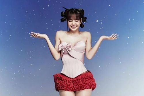Lisa (BLACKPINK) gây bão mạng xã hội với loạt ảnh Giáng sinh ngọt ngào