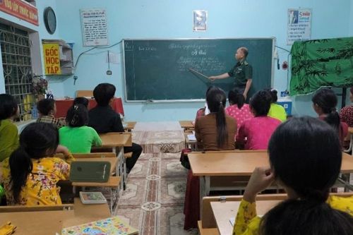 Hành trình thắp sáng tri thức của những người thầy quân hàm xanh