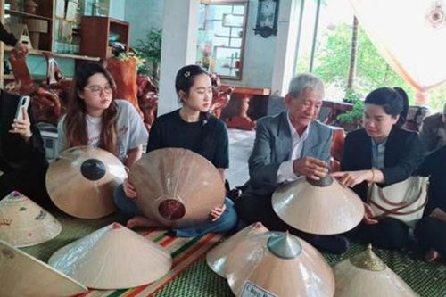 Gia Lai có thêm sản phẩm du lịch làng nghề nón ngựa Phú Gia