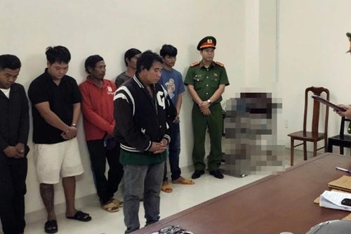 Đào xác lợn dịch tả châu Phi xẻ thịt đem bán, 7 đối tượng bị khởi tố