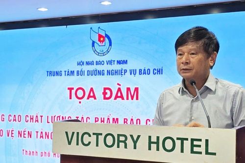 Nâng cao bản lĩnh báo chí trước thách thức trên không gian mạng