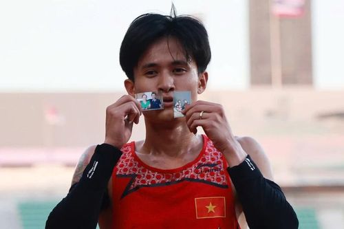 Khoảnh khắc đẹp SEA Games 33: Nguyễn Trung Cường và hai bức ảnh gia đình