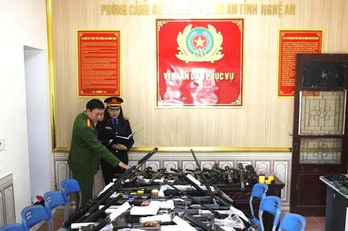 Triệt phá đường dây buôn bán vũ khí quân dụng 'khủng' ở Nghệ An