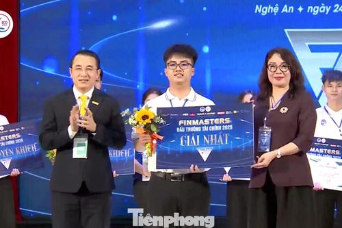 Nam sinh Trường Đại học Tôn Đức Thắng giành quán quân cuộc thi Đấu trường Tài chính 2025