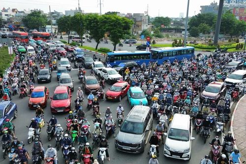 Đề xuất lùi thời điểm hạn chế xe xăng dầu vào trung tâm TPHCM
