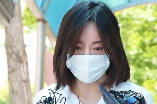 Tiểu thư tài phiệt bị bắt ở sân bay