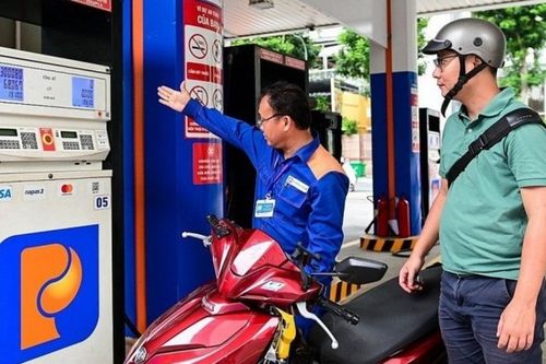 Giá xăng giảm, RON95 về mốc 19.000 đồng/lít