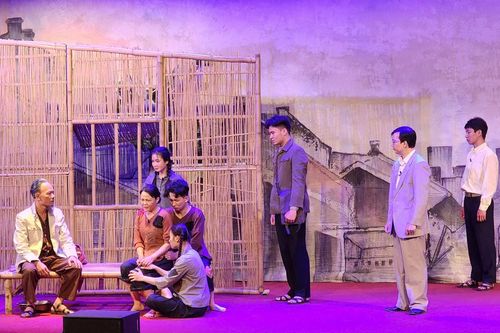 Khán giả khóc khi xem kịch ngắn về Chủ tịch Hồ Chí Minh