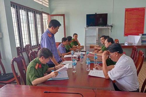 VKSND Khu vực 5, Đồng Tháp phối hợp kiểm tra, hướng dẫn tại Công an cấp xã