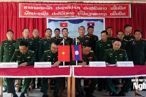 Giao ban công tác quản lý, bảo vệ biên giới Việt Nam - Lào