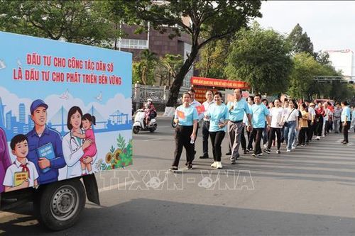 Khuyến khích, hỗ trợ các cặp vợ chồng sinh đủ 2 con trước 35 tuổi