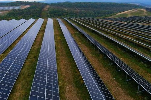 Nhà máy điện mặt trời 160 MW 'mọc' ở nơi không ngờ
