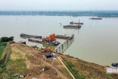 Hà Nội: Cận cảnh thi công cầu Ngọc Hồi vượt sông Hồng trị giá hơn 11.000 tỷ đồng