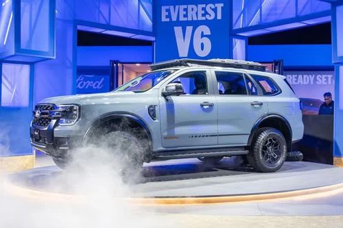 Ford Everest có thêm phiên bản mới: Ngoại hình hầm hố, động cơ V6