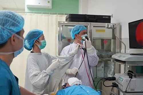Răng giả 'lạc' trong phổi hơn 20 năm được lấy ra thành công tại Đà Nẵng