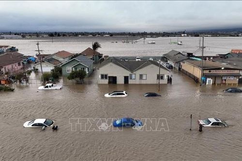 Mỹ: Bão mùa Đông đổ bộ bang California gây lũ quét và sạt lở đất