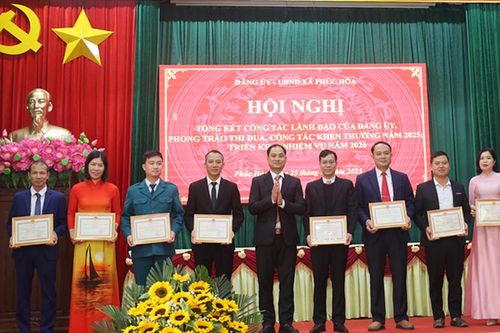 Phúc Hòa: Khen thưởng nhiều tập thể, cá nhân có thành tích xuất sắc trong phong trào thi đua