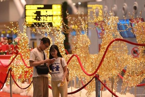 TP.HCM: Không gian lễ hội rực rỡ tại Nhà ga T3 Tân Sơn Nhất