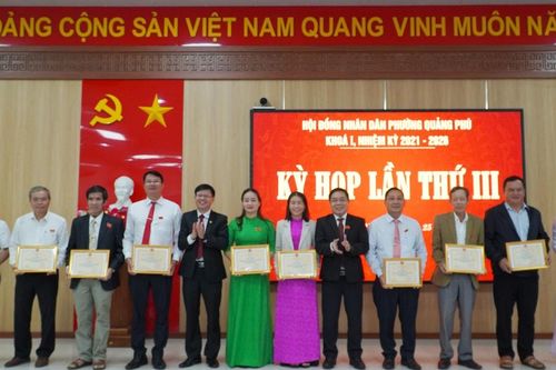 Quảng Phú khen thưởng 22 tập thể, cá nhân có thành tích trong công tác HĐND nhiệm kỳ 2021 - 2026