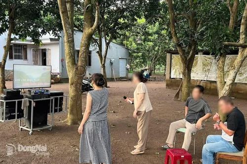 Hát ồn ào giờ nào cũng phạt!