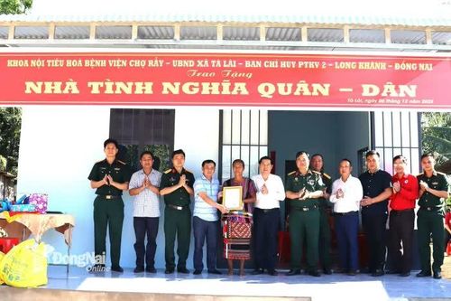 Tình quân - dân trong vùng đồng bào dân tộc, tôn giáo