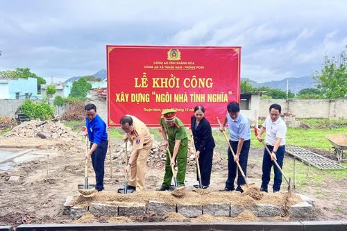 Khởi công xây dựng nhà tình nghĩa cho hộ gia đình có hoàn cảnh khó khăn