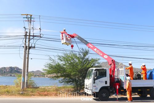Công ty Điện lực Khánh Hòa: Công ty Điện lực Khánh Hòa chủ động đảm bảo điện an toàn, ổn định dịp Tết Dương lịch 2026