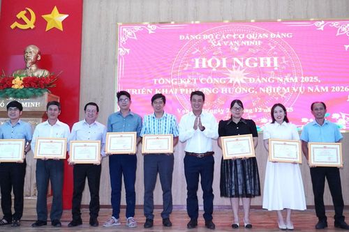 Đảng bộ Các cơ quan Đảng xã Vạn Ninh tổng kết công tác năm 2025