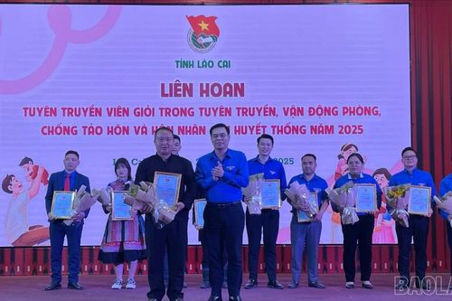 Sôi nổi Liên hoan tuyên truyền viên giỏi phòng, chống tảo hôn và hôn nhân cận huyết thống năm 2025