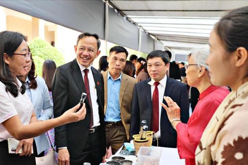 Khai trương không gian trưng bày sản phẩm OCOP chào mừng Đại hội Hội Nông dân tỉnh Lâm Đồng