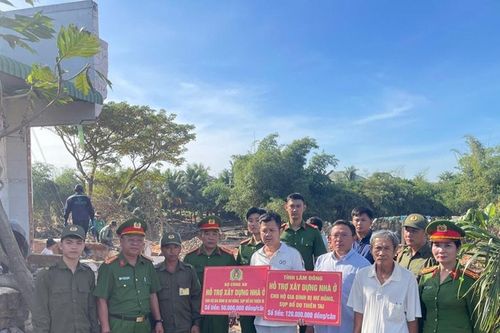 Công an Lâm Đồng hỗ trợ xây dựng nhà cho người dân sau mưa lũ