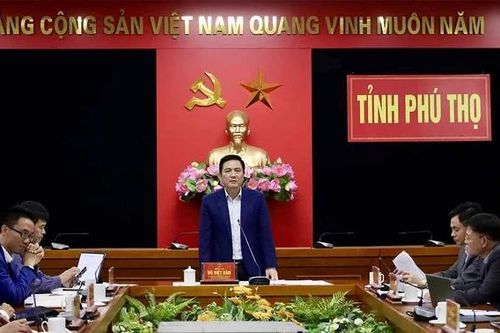 Phó Chủ tịch UBND tỉnh Vũ Việt Văn nghe báo cáo một số nội dung quản lý nhà nước về chung cư trên địa bàn tỉnh