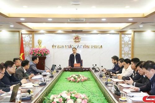 Họp tiến độ đầu tư xây dựng các trường học ở 13 xã biên giới