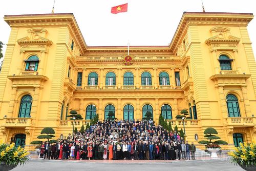 Đoàn đại biểu điển hình tiên tiến đồng bào dân tộc thiểu số viếng Lăng Chủ tịch Hồ Chí Minh