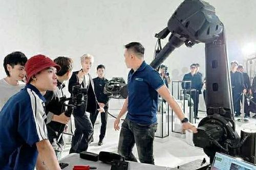 Đạo diễn Phạm Vĩnh Khương mang điện ảnh AI và ảo thuật lên sân khấu