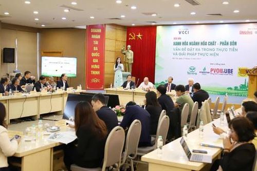 Nỗ lực 'xanh hóa' từ nhà máy đến ruộng vườn ngành hóa chất - phân bón