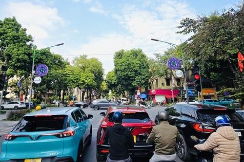 Hà Nội: Camera AI tạo 'làn sóng xanh', xe lưu thông thông suốt, dừng chờ đèn đỏ ngắn hơn