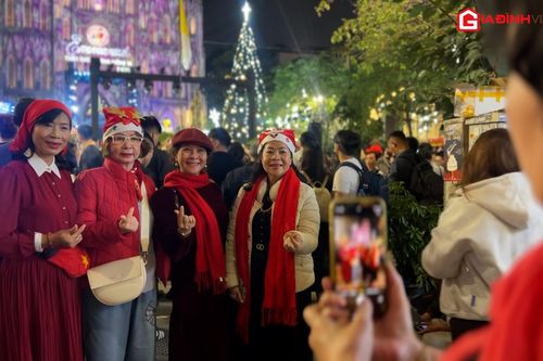 Rộn ràng Noel tại Nhà thờ Lớn Hà Nội