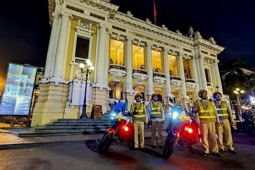 Công an Hà Nội giữ bình yên cho nhân dân vui đón Giáng sinh