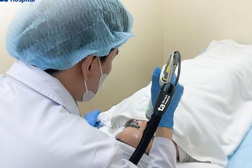 Nhập viện vì sử dụng mỹ phẩm trôi nổi