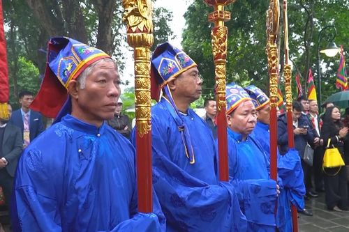 Dâng hương tưởng niệm ngày hóa Đức Thánh Tản Viên Sơn