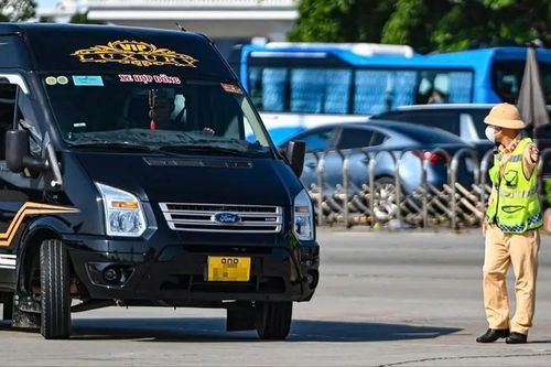 Dùng ô tô 8 chỗ chạy taxi sẽ bị phạt đến 5 triệu đồng