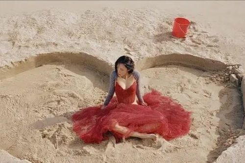 Hwasa xác lập kỳ lục với 'Good Goodbye'
