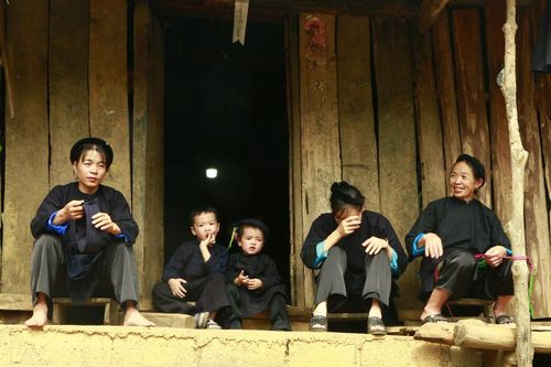 Phong tục dựng nhà và thủ tục vào nhà mới của người Nùng Vẻn