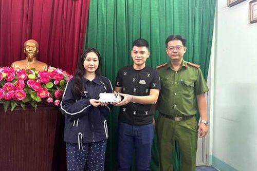 Công an phường Thủ Dầu Một nhanh chóng tìm lại chiếc Iphone 17 Promax người dân đánh rơi