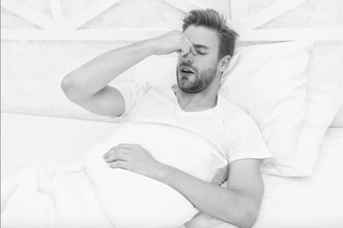 4 dấu hiệu khi ngủ của đàn ông có tuổi thọ ngắn
