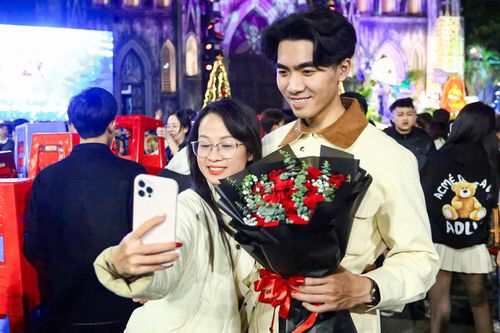 Những khoảnh khắc ấm áp trong đêm Noel